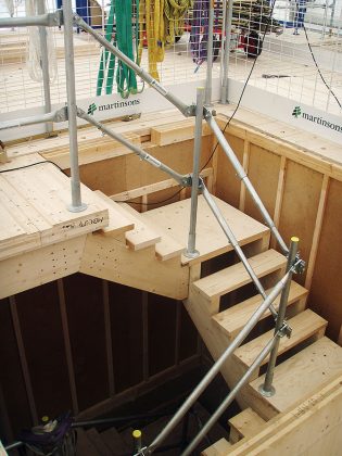 Adjustable link bars