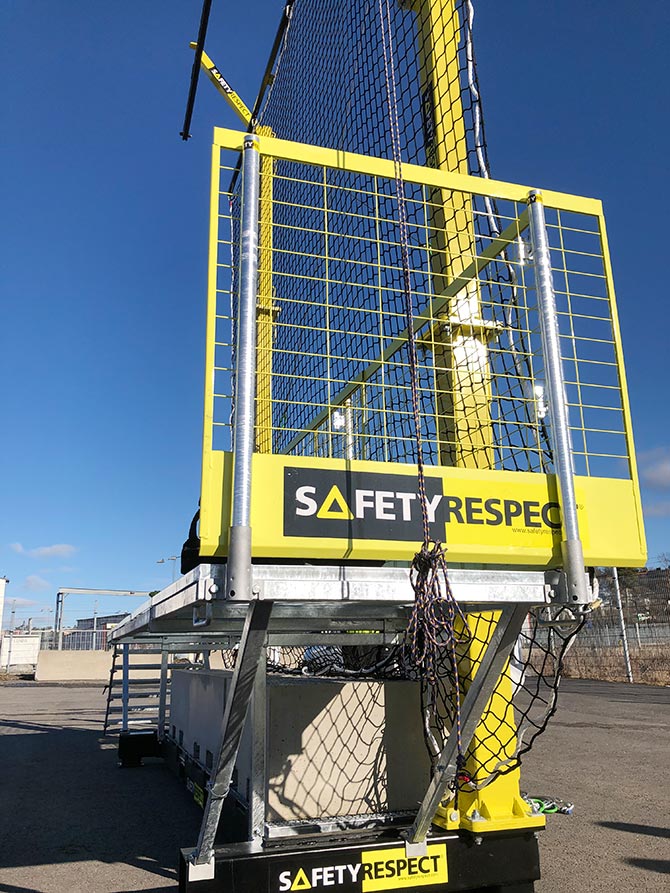 Trailersafe working platform with personal fall protection for construction sites
