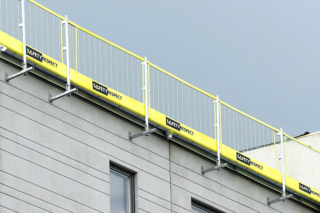 Flex facade bracket - Fall protection roof on constructon site