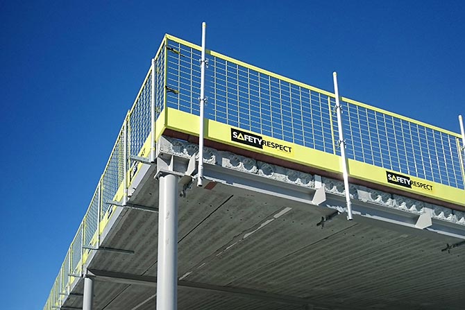 Temporary edge protection on steel beams