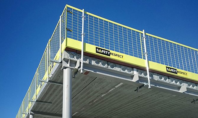Clamp for edge protection on steel structure